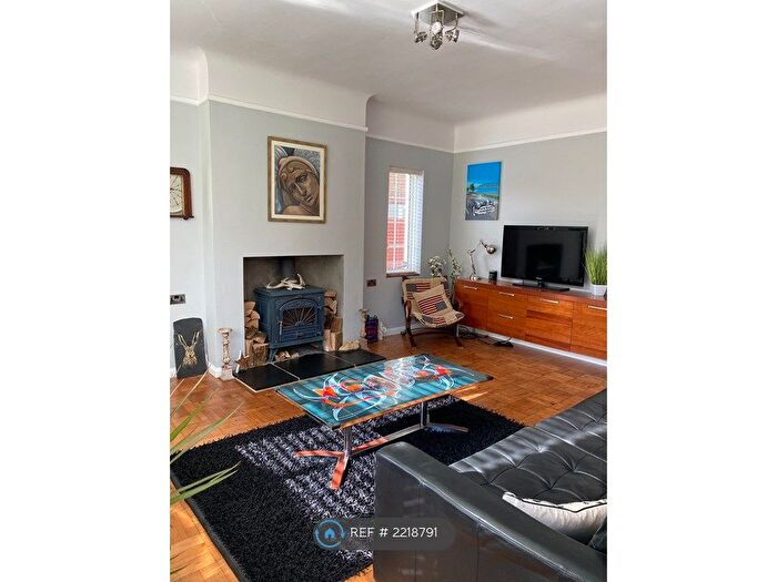 2 Bedroom Flat To Rent In Alum Chine Road, Bournemouth, BH4