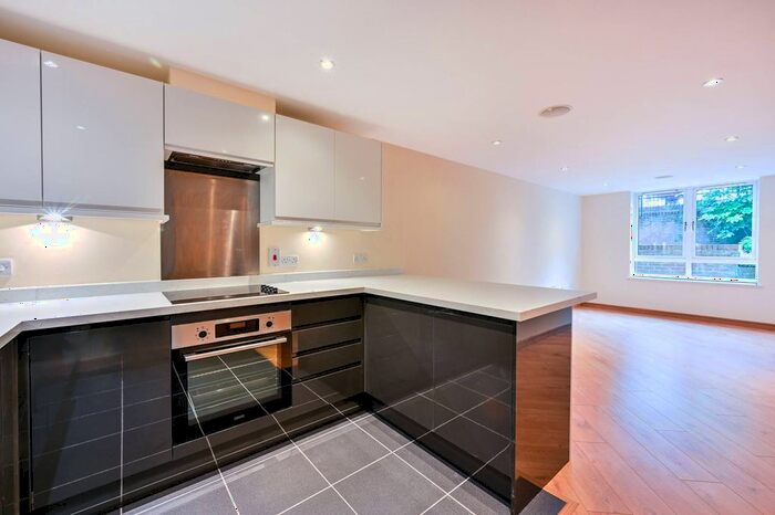 2 Bedroom Flat To Rent In Printing House Square, Guildford, GU1