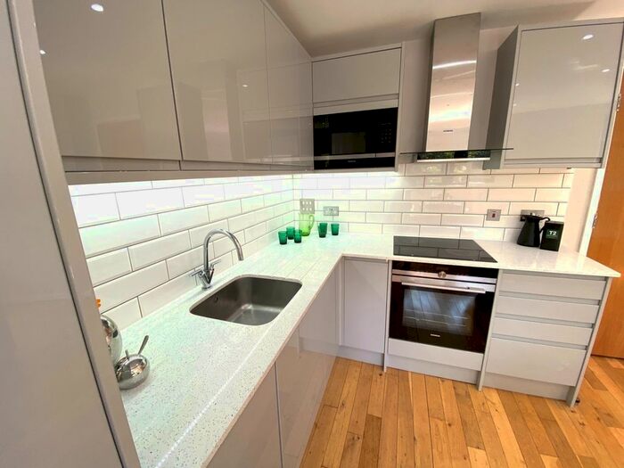 2 Bedroom Flat To Rent In Flat Amisha Court, Grange Road, London, SE1