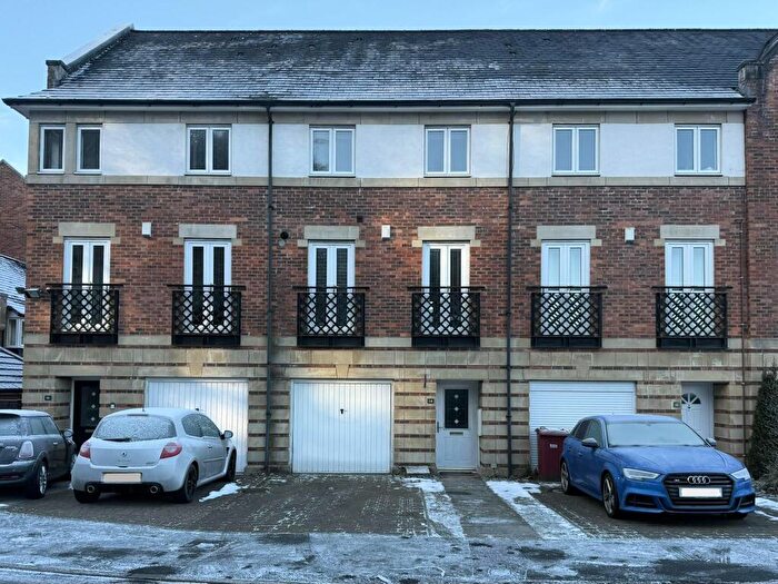 3 Bedroom Town House To Rent In Threadfold Way, Eagley, Bolton, BL7
