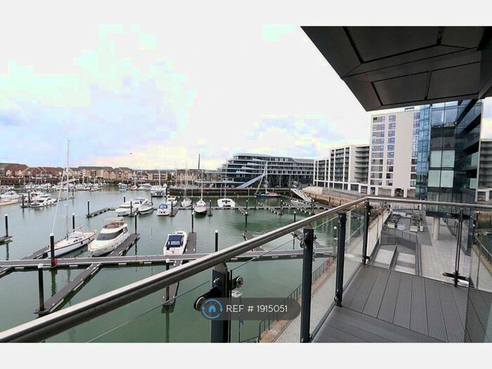 2 Bedroom Flat To Rent In Admirals Quay, Southampton, SO14