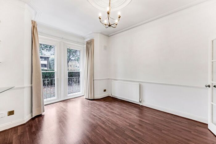 2 Bedroom Flat For Sale In Shepherds Hill, Highgate, N6