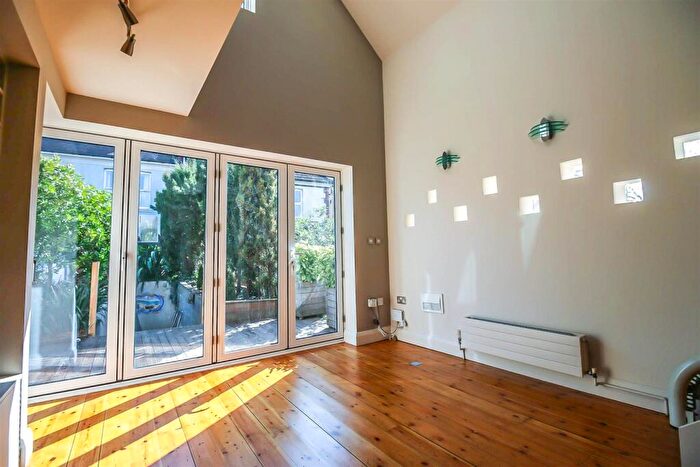 1 Bedroom Detached House To Rent In Canewdon Road, Westcliff-On-Sea, SS0