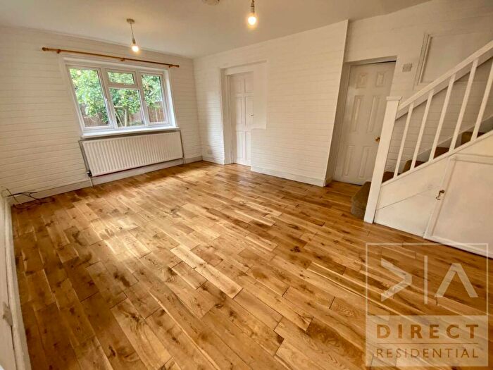 1 Bedroom Flat To Rent In The Parade, Epsom, KT18