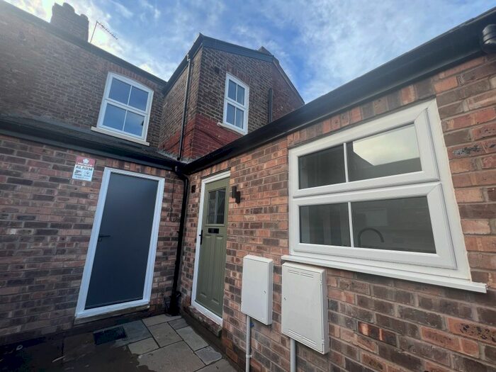 2 Bedroom Flat To Rent In Shaw Heath, Stockport, SK2