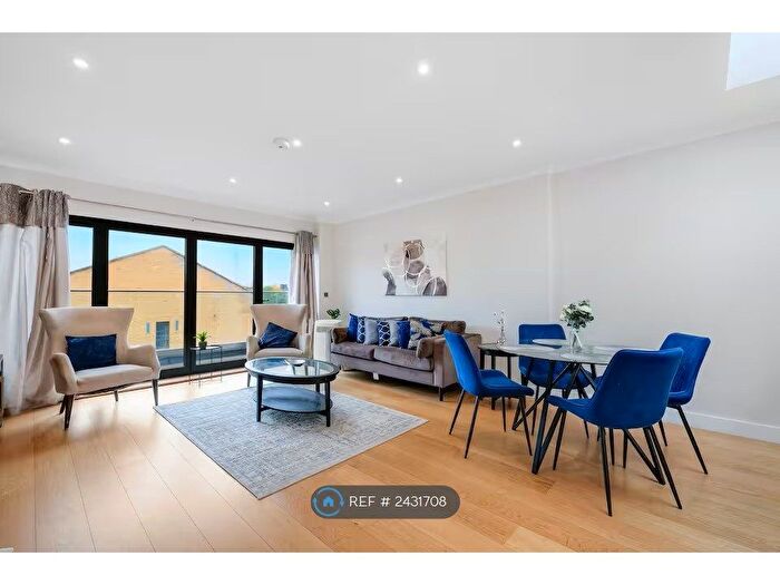 2 Bedroom Flat To Rent In High Street, Brentford, TW8