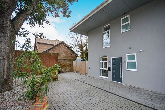 3 Bedroom End Of Terrace House For Sale In Kingsgate Avenue, Broadstairs, Kent, CT10