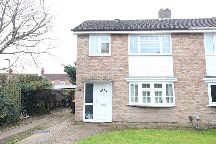4 Bedroom Semi Detached House To Rent In Salcombe Close, Bedford, MK40