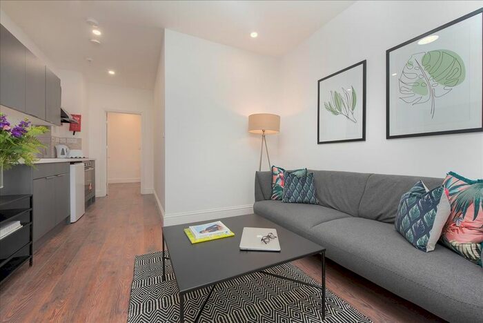 1 Bedroom Flat To Rent In Warwick Road (/), London, SW5