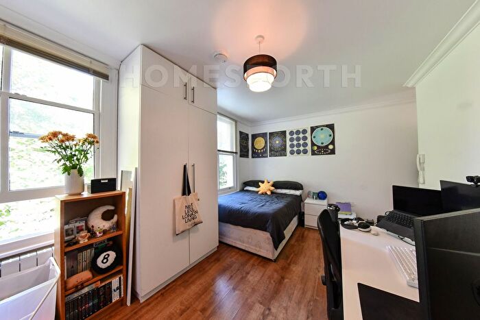 Studio To Rent In Bamborough Gardens, Shepherd's Bush, W12