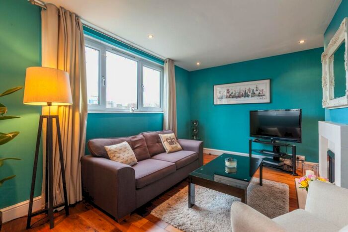 2 Bedroom Maisonette To Rent In Bow, Bow, London, E3