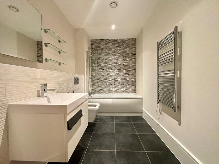 2 Bedroom Flat For Sale In The Dock Office, Salford Quays, Manchester, M50