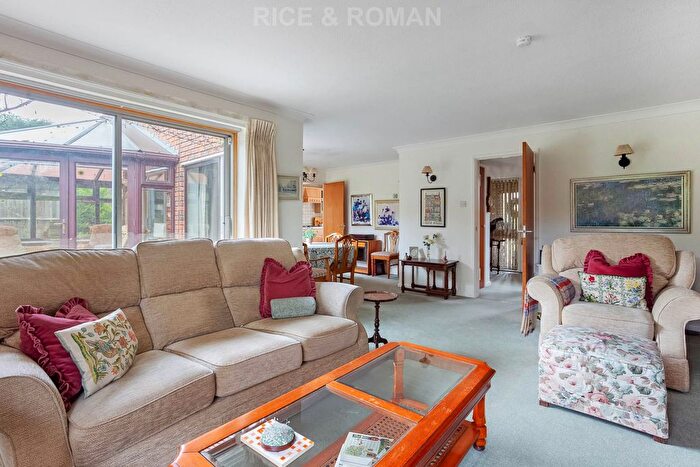 4 Bedroom Detached House For Sale In Luckley Wood, Wokingham, RG41