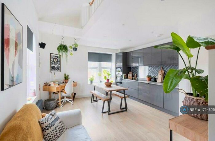 2 Bedroom Flat To Rent In Elmdale Road, Bedminster, Bristol, BS3