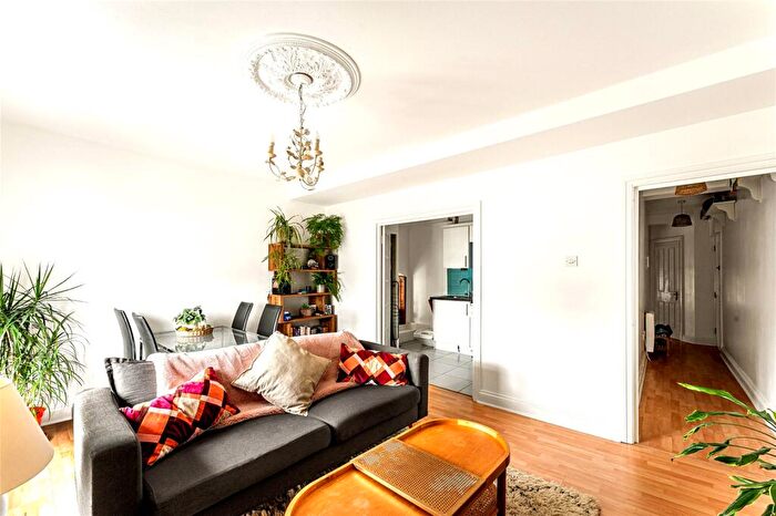 2 Bedroom Apartment For Sale In Albion Yard, Whitechapel Road, London, E1 - Photo 8