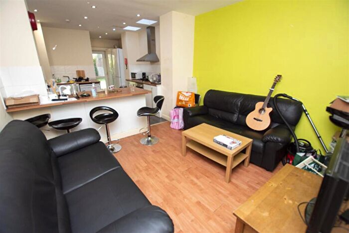 5 Bedroom House To Rent In Heeley Road, Birmingham, West Midlands, B29