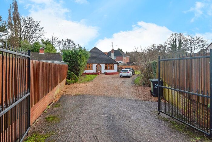 4 Bedroom Bungalow For Sale In Noose Lane, Willenhall, West Midlands, WV13