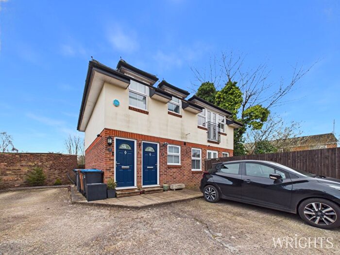 2 Bedroom Maisonette For Sale In Cornerfield, Hatfield, AL10
