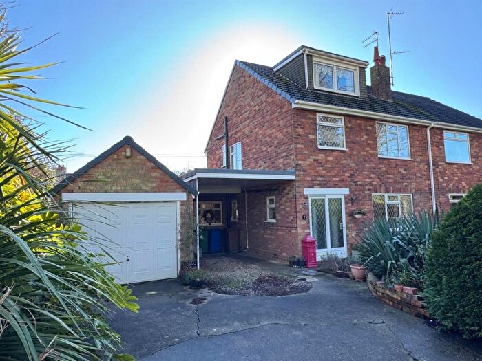 4 Bedroom Semi-Detached House For Sale In Cave Road, Brough, HU15