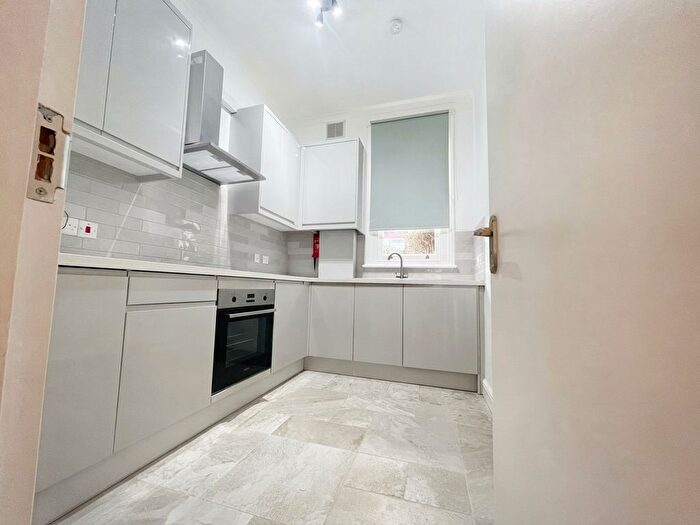 3 Bedroom Flat To Rent In Flat, Wakefield Road, Seven Sisters, N15