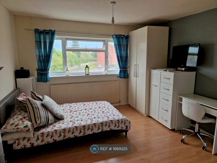 Studio To Rent In The Green, Handsacre, Rugeley, WS15