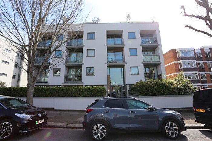 2 Bedroom Flat To Rent In Palmeira Avenue, Hove, BN3