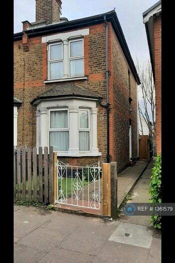 3 Bedroom Semi-Detached House To Rent In Cromwell Road, Kingston Upon Thames, KT2
