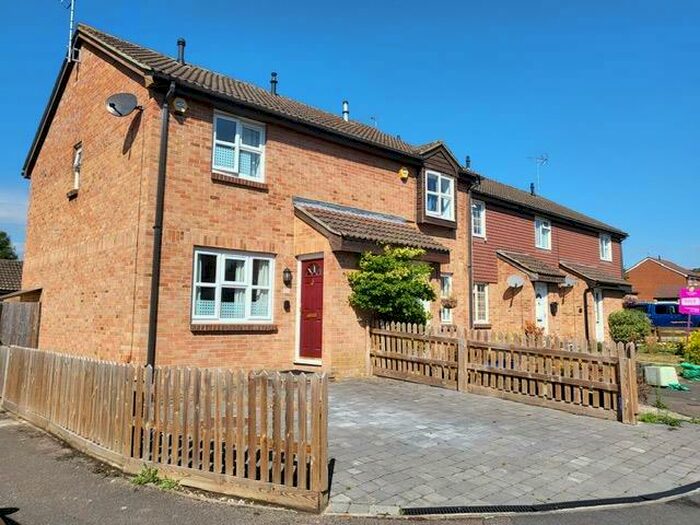 3 Bedroom House To Rent In Pemberton Gardens, Calcot, Reading, RG31