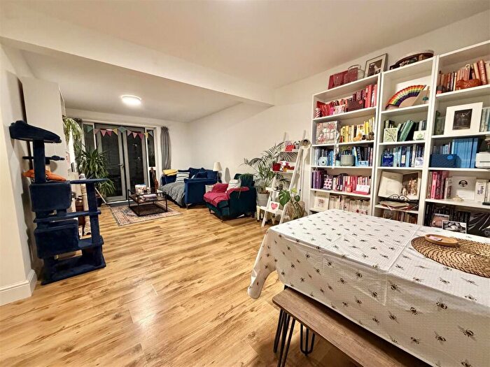 3 Bedroom Terraced House To Rent In Sinnott Road, Walthamstow, E17