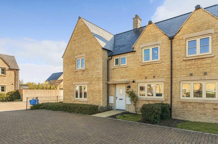 2 Bedroom Terraced House For Sale In Old Railway Close, Lechlade, Gloucestershire, GL7