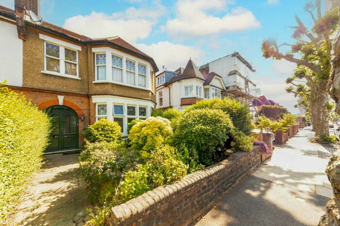3 Bedroom Flat To Rent In Arden Road, Finchley, N3