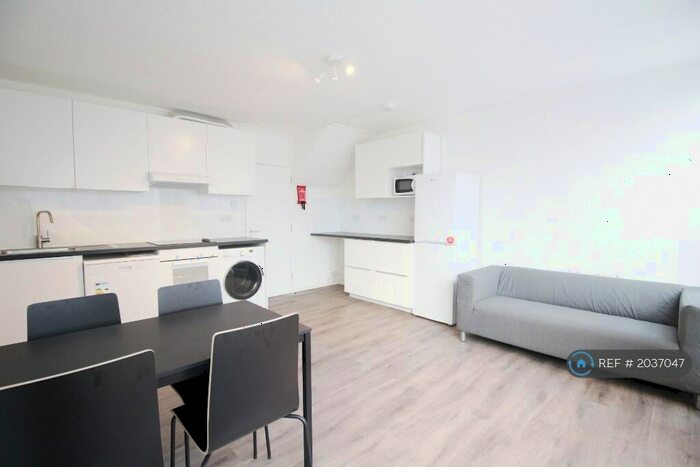 4 Bedroom Flat To Rent In Compton Close, London, NW1