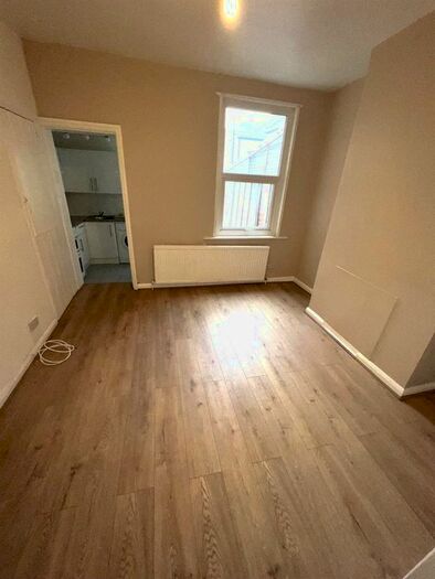 1 Bedroom Maisonette To Rent In Haselbury Road, London, N18
