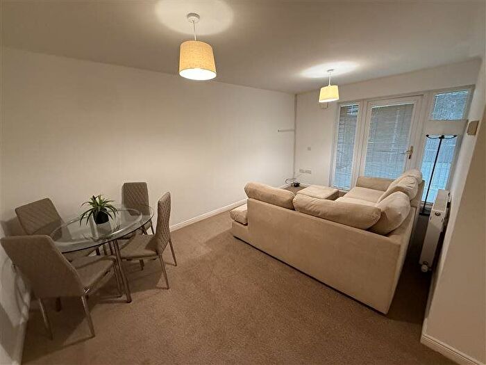 3 Bedroom Flat To Rent In Arbroath Road, Dundee, DD4