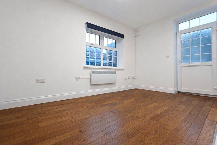 1 Bedroom Flat To Rent In Dalston Lane, Hackney, E8