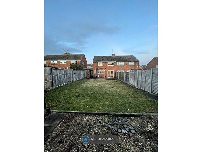 3 Bedroom Semi-Detached House To Rent In Arundel Grove, Bletchley, Milton Keynes, MK3