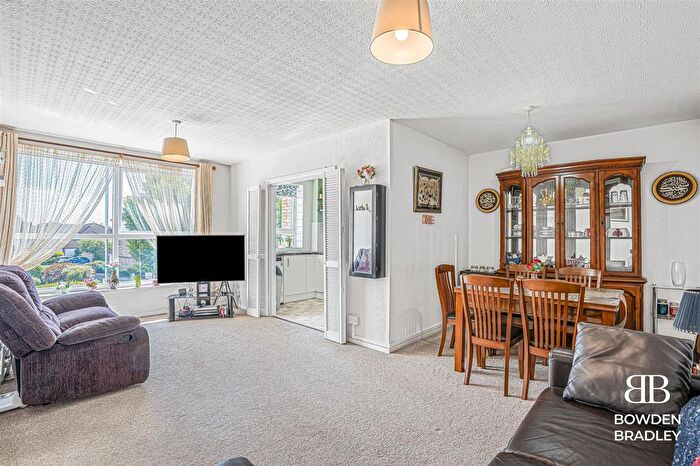 2 Bedroom Flat For Sale In London Road, Romford, RM7