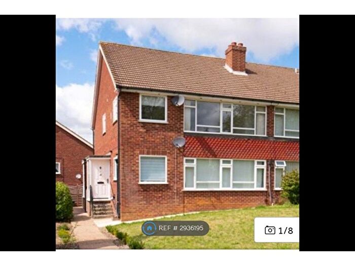 2 Bedroom Flat To Rent In Chalfont Avenue, Amersham, HP6