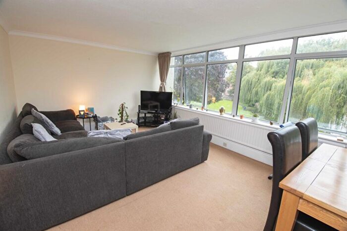 3 Bedroom Flat To Rent In Salmon Leap, Handbridge, Chester, CH4