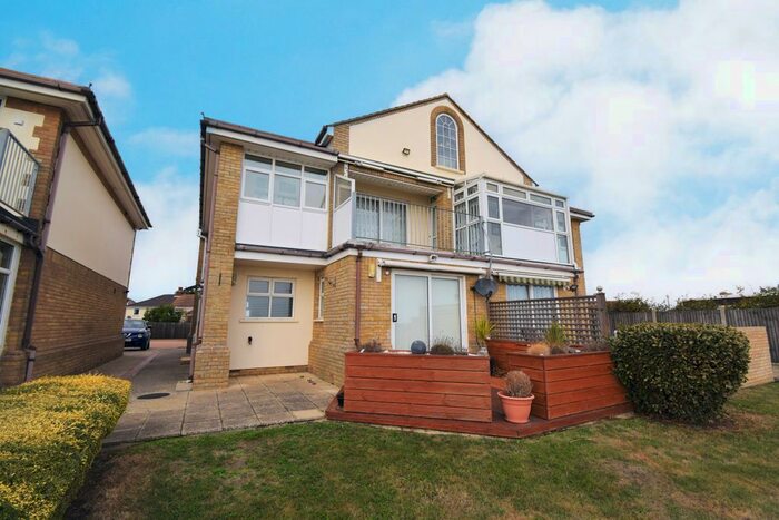2 Bedroom Flat To Rent In Seaview Heights, Walton On The Naze, CO14