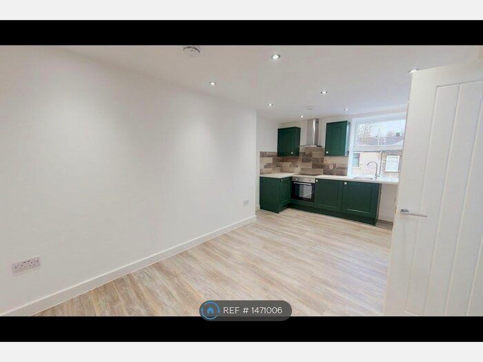 1 Bedroom Flat To Rent In High Street, Lees, Oldham, OL4