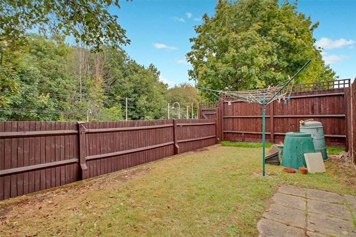 2 Bedroom Detached House For Sale In Wedmore Gardens, London, N19