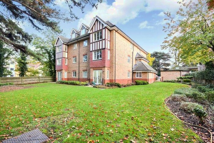 2 Bedroom Flat To Rent In Queens Avenue, Maidstone, Kent, ME16