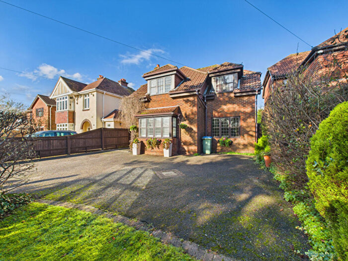 4 Bedroom Detached House For Sale In Warsash Road, Warsash, SO31