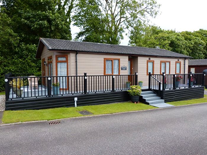 3 Bedroom Mobile/park Home For Sale In Rosewater Park, St Teath, PL30