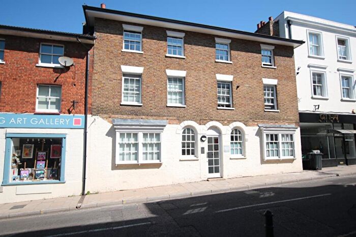 2 Bedroom Apartment For Sale In Bridge Street, Leatherhead, KT22