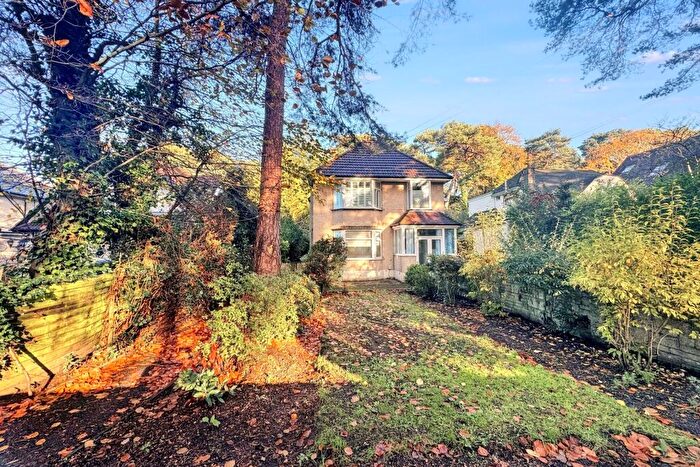 2 Bedroom Flat For Sale In Queens Park Avenue, BH8