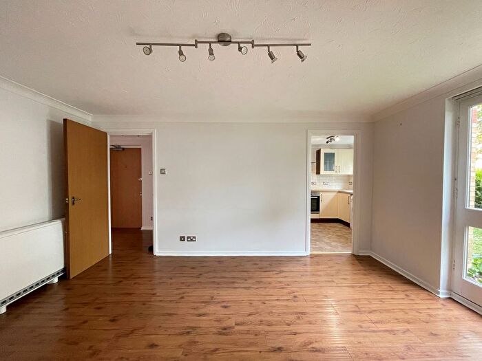 2 Bedroom Flat To Rent In Brook Court, London, E17