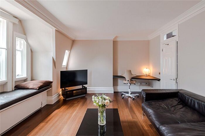 1 Bedroom Flat For Sale In Great Portland Street, Fitzrovia, London, W1W