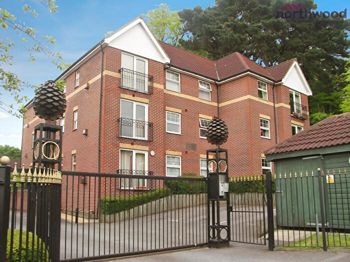 2 Bedroom Flat To Rent In Woodlands Court, SO18